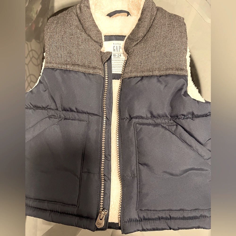 Gap 18-24 month adorable vest, navy blue and grey, puffy, fleece lined